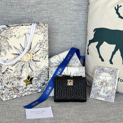 BIFOLD WALLET 11 IN BLACK QUILTED ALLOVER CALFSKIN