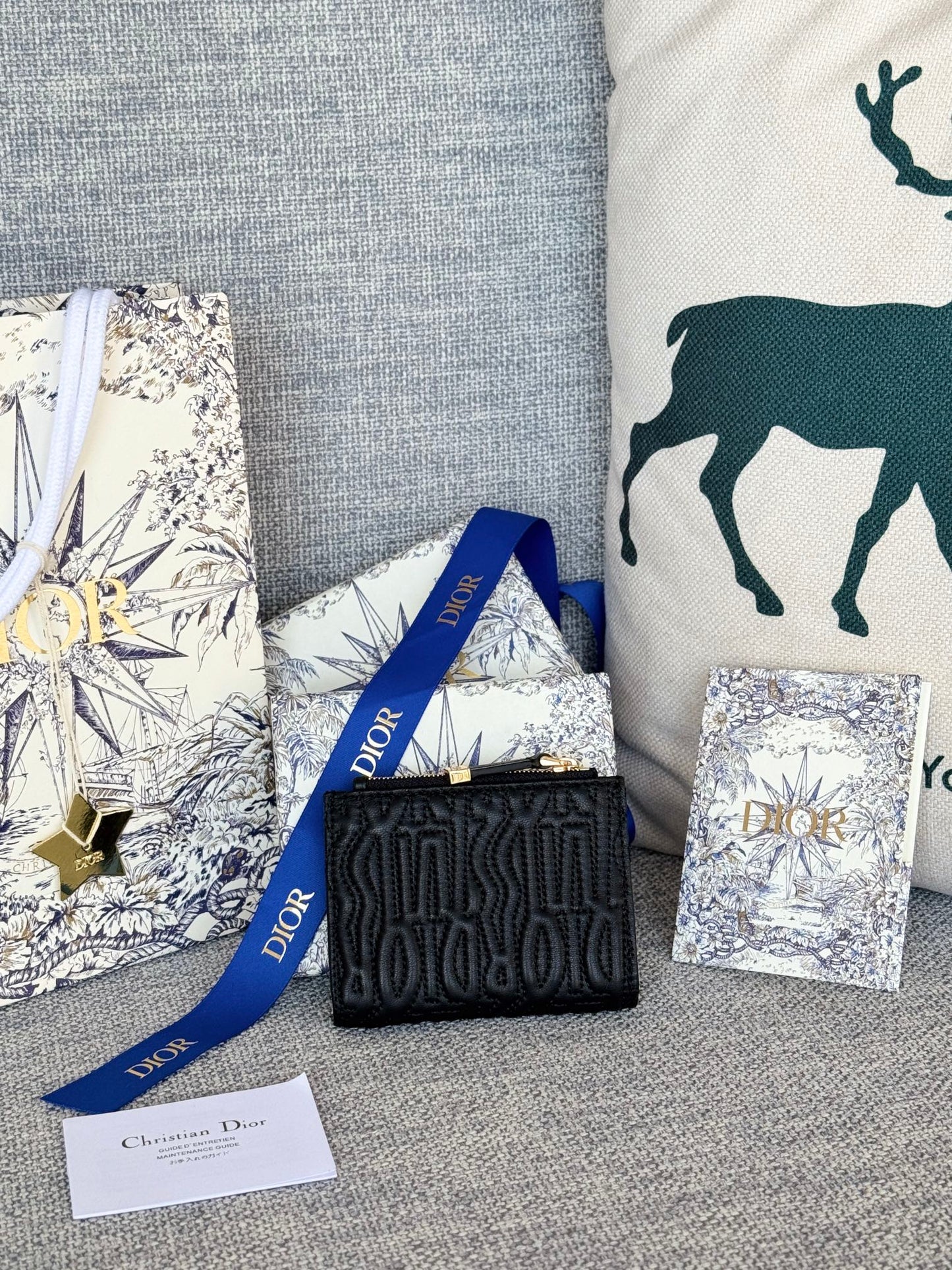 BIFOLD WALLET 11 IN BLACK QUILTED ALLOVER CALFSKIN