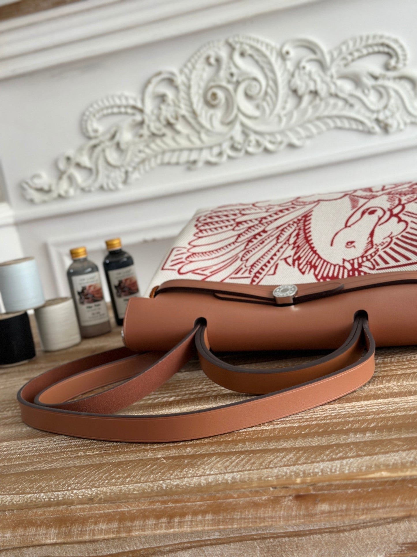 HERBAG ZIP 31 RETOURNE PEGASE POP BAG IN OFF-WHITE MIX RED CANVAS AND HUNTER COWHIDE