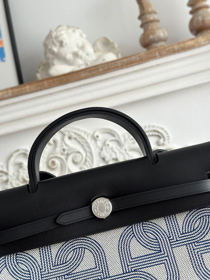 HERBAG ZIP 31 LAQUERED BAG IN OFF-WHITE MIX BLUE H PLUME CANVAS