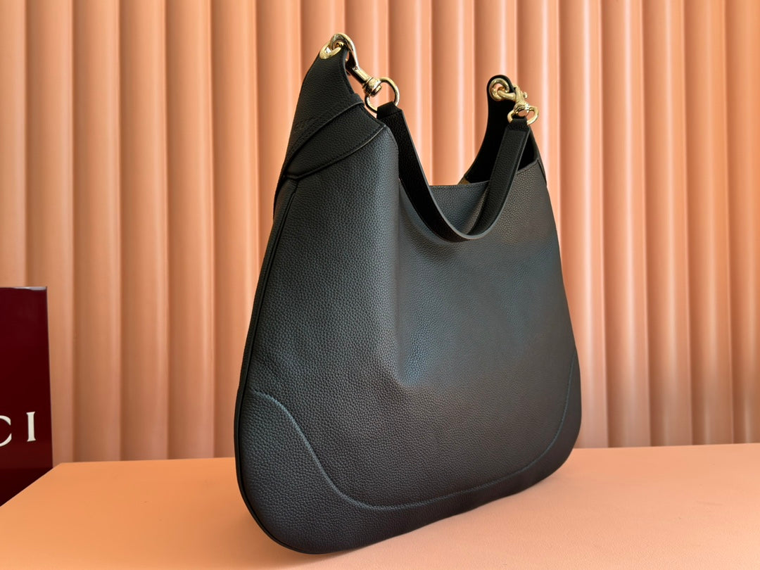 B LARGE SHOULDER BAG 49 IN BLACK SMOOTH LAMBSKIN