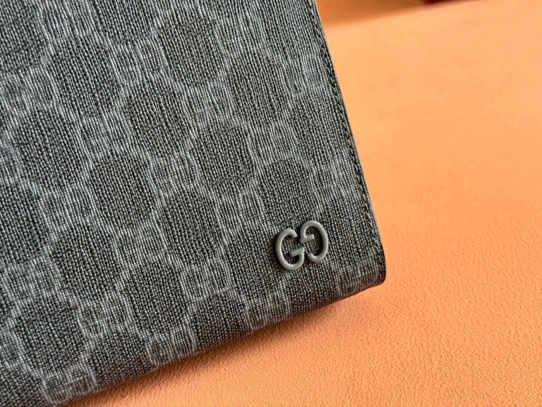 NEO VINTAGE 26 GG SUPREME POUCH IN BLACK CANVAS