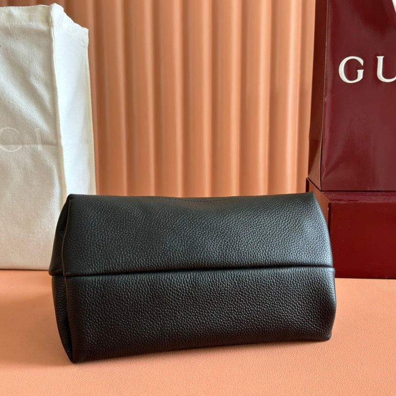 MEDIUM SOFTBIT MAXI SHOULDER BAG 27.5 IN BLACK GRAINY LAMBSKIN