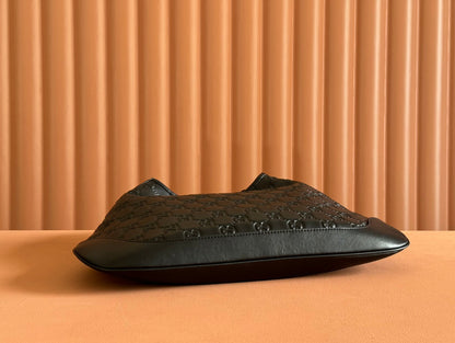 MEDIUM B SHOULDER BAG IN BLACK CALFSKIN GOLD HARDWARE