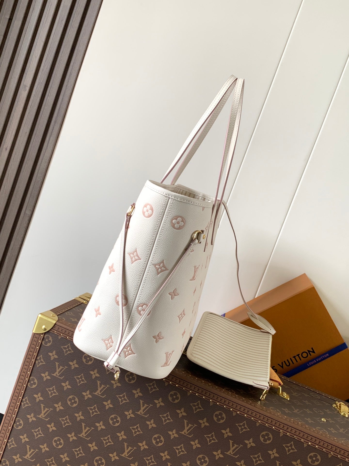 NEVERFULL MM TOTE BAG 32 IN WHITE MIX PINK CALFSKIN