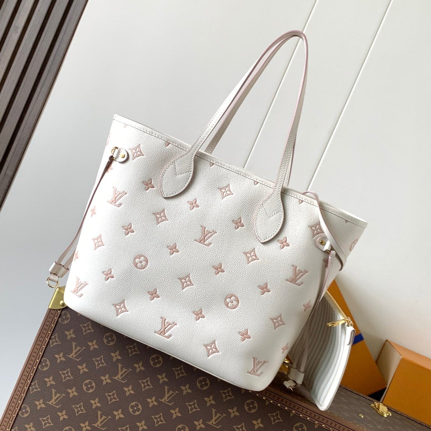 NEVERFULL MM TOTE BAG 32 IN WHITE MIX PINK CALFSKIN