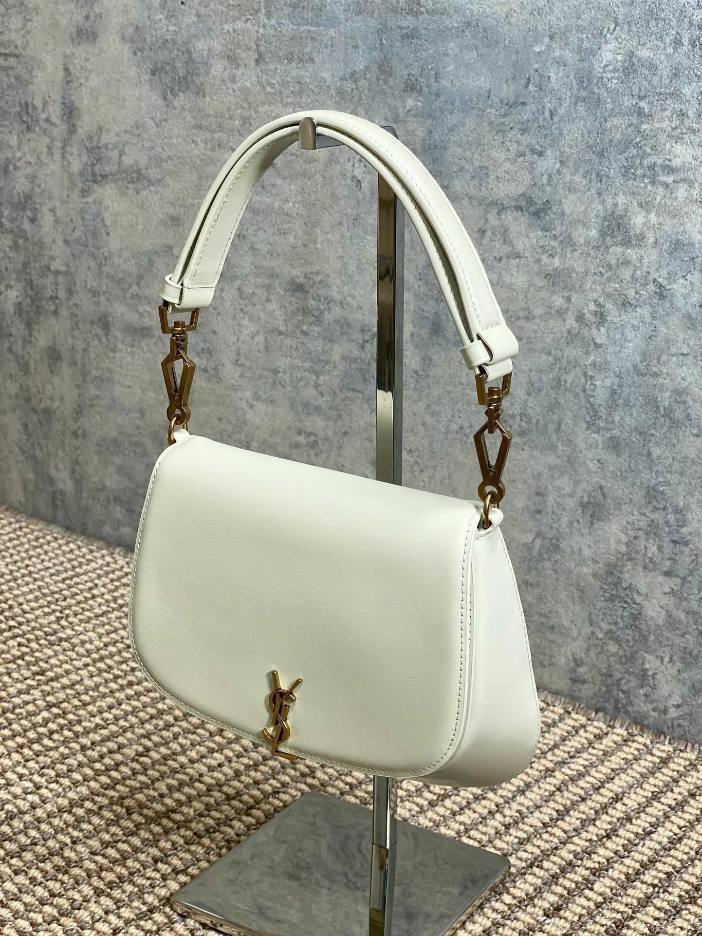 VOLTAIRE TOP HANDLE IN BOX 21 IN WHITE CALFSKIN GOLD HARDWARE