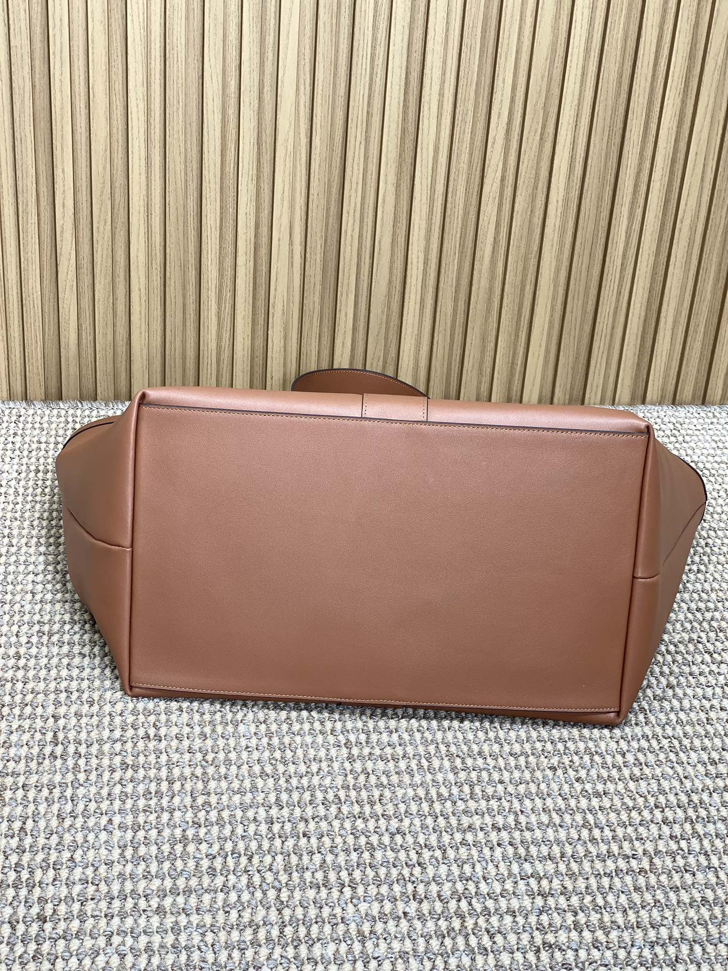 Y TOTE BAG 39 IN TAWNY BROWN CALFSKIN