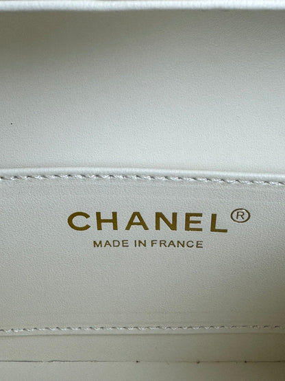 SMALL BOX BAG 18 IN WHITE LAMBSKIN GOLD HARDWARE