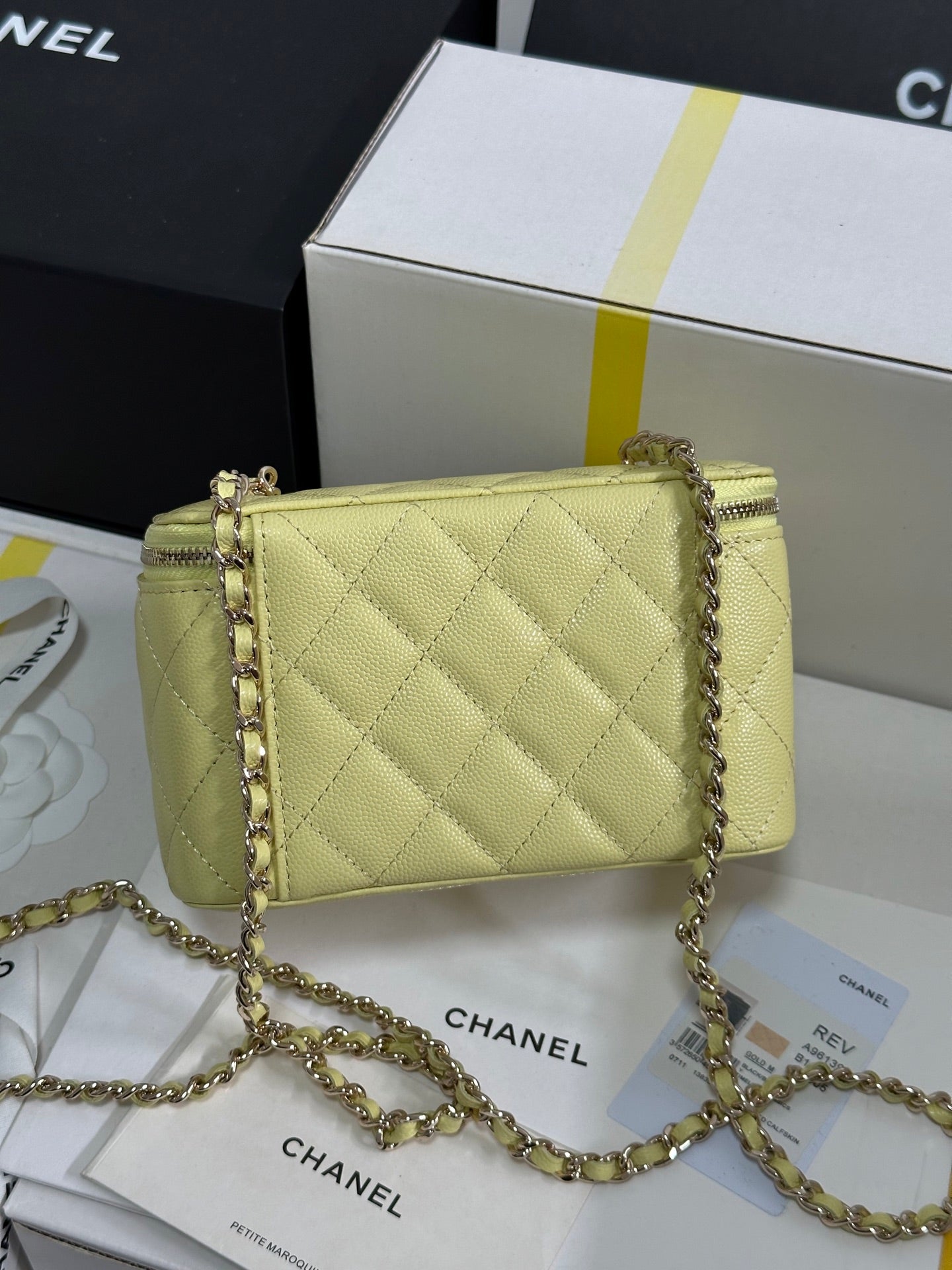 VANITY CASE 17 CRYSTAL STUDDED LOGO IN YELLOW CALFSKIN GOLD HARDWARE