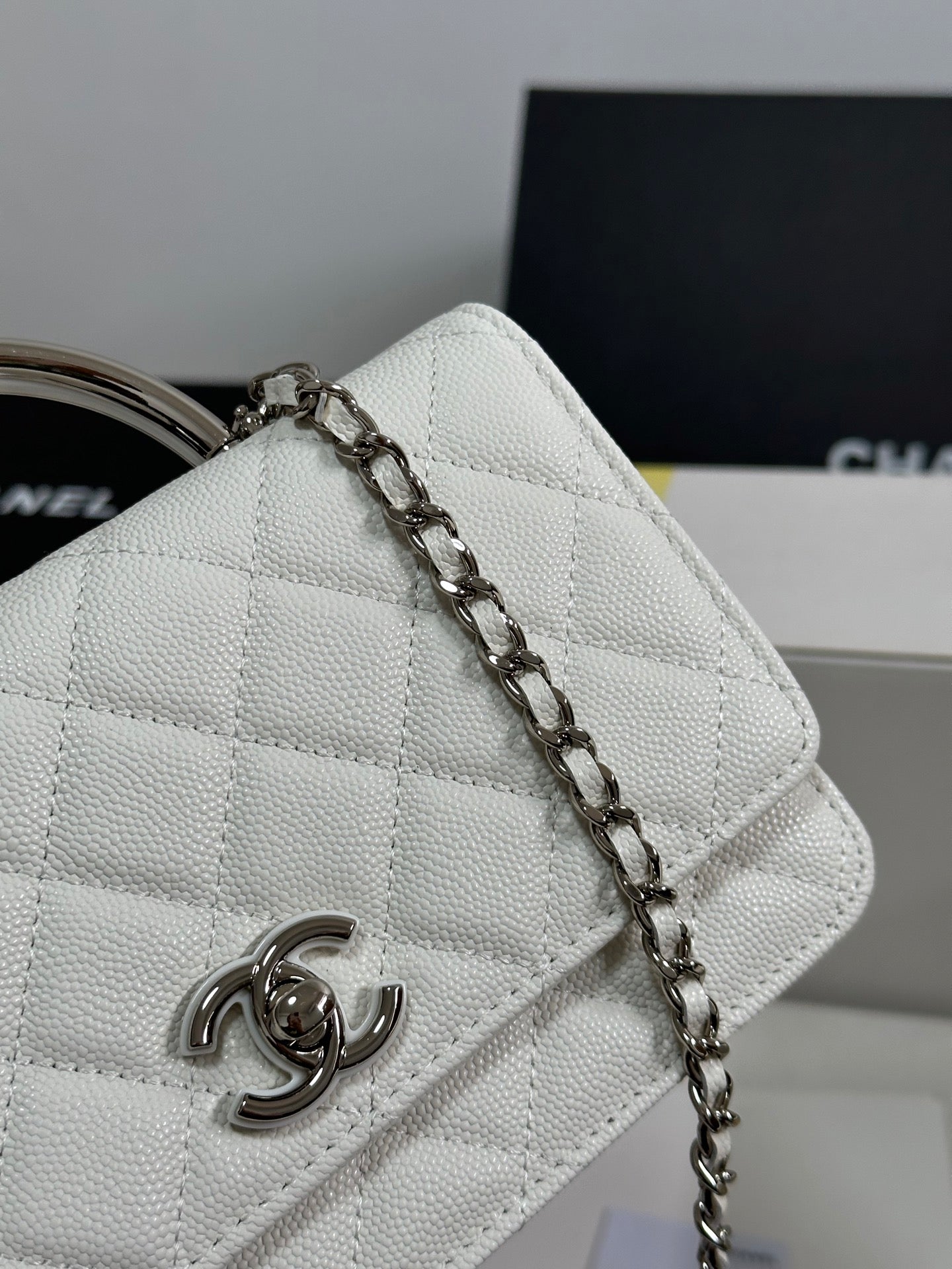 FLAP BAG WITH SILVER-TONE HANDLE 19 IN WHITE CAVIAR SKIN