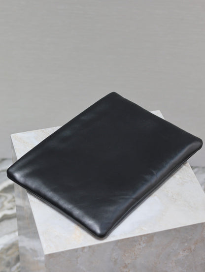 CALYPSO LARGE POUCH 30 IN BLACK SMOOTH LAMBSKIN
