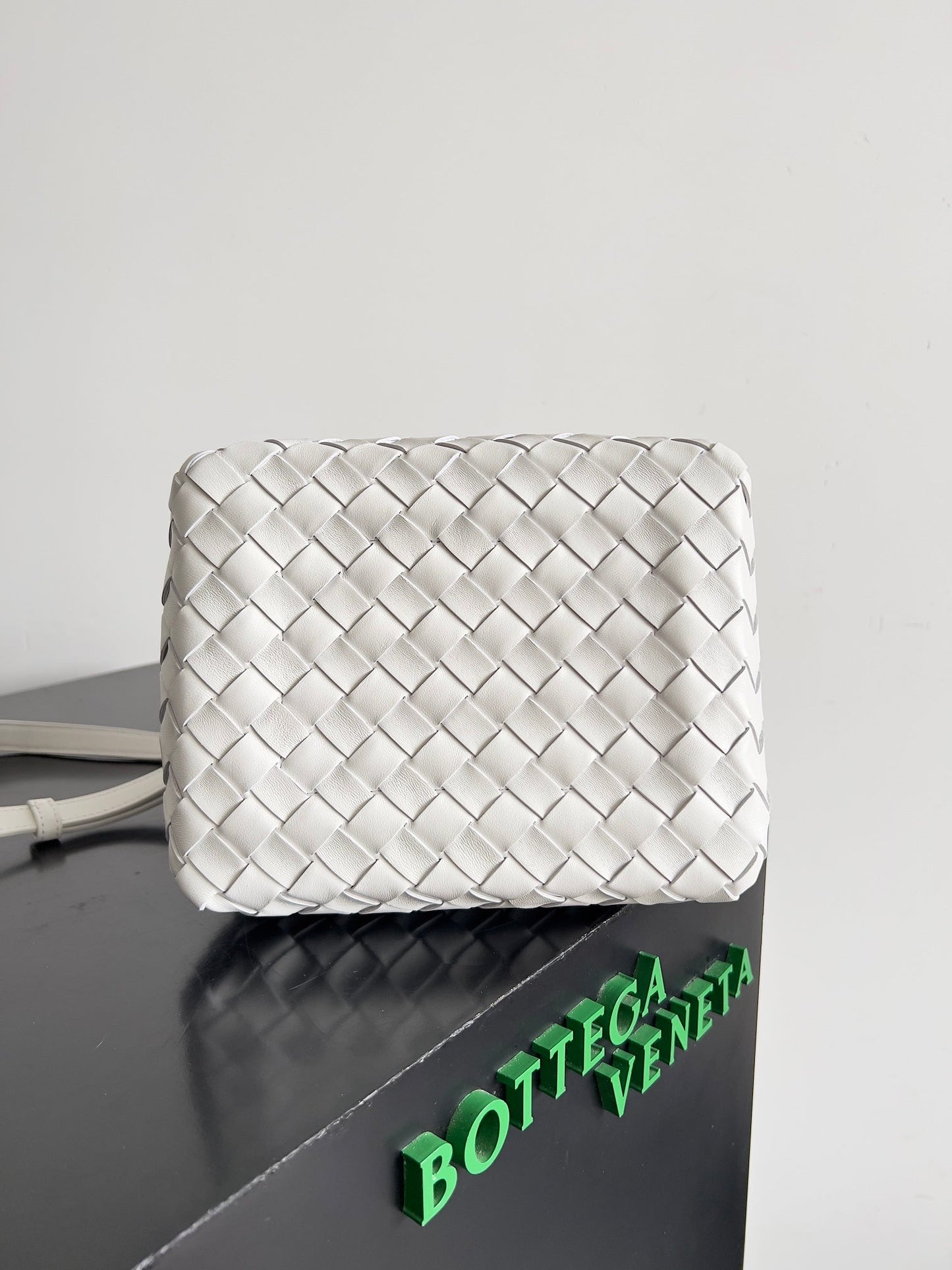 BV Small Parachute 21 White Lambskin Ghw