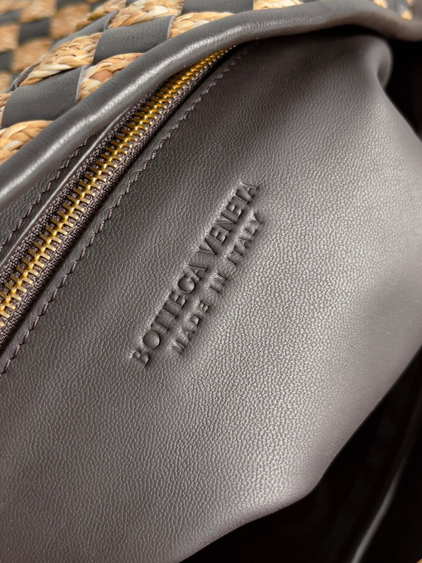 LARGE HOP 54 IN BROWN CALFSKIN AND BEIGE RAFFIA