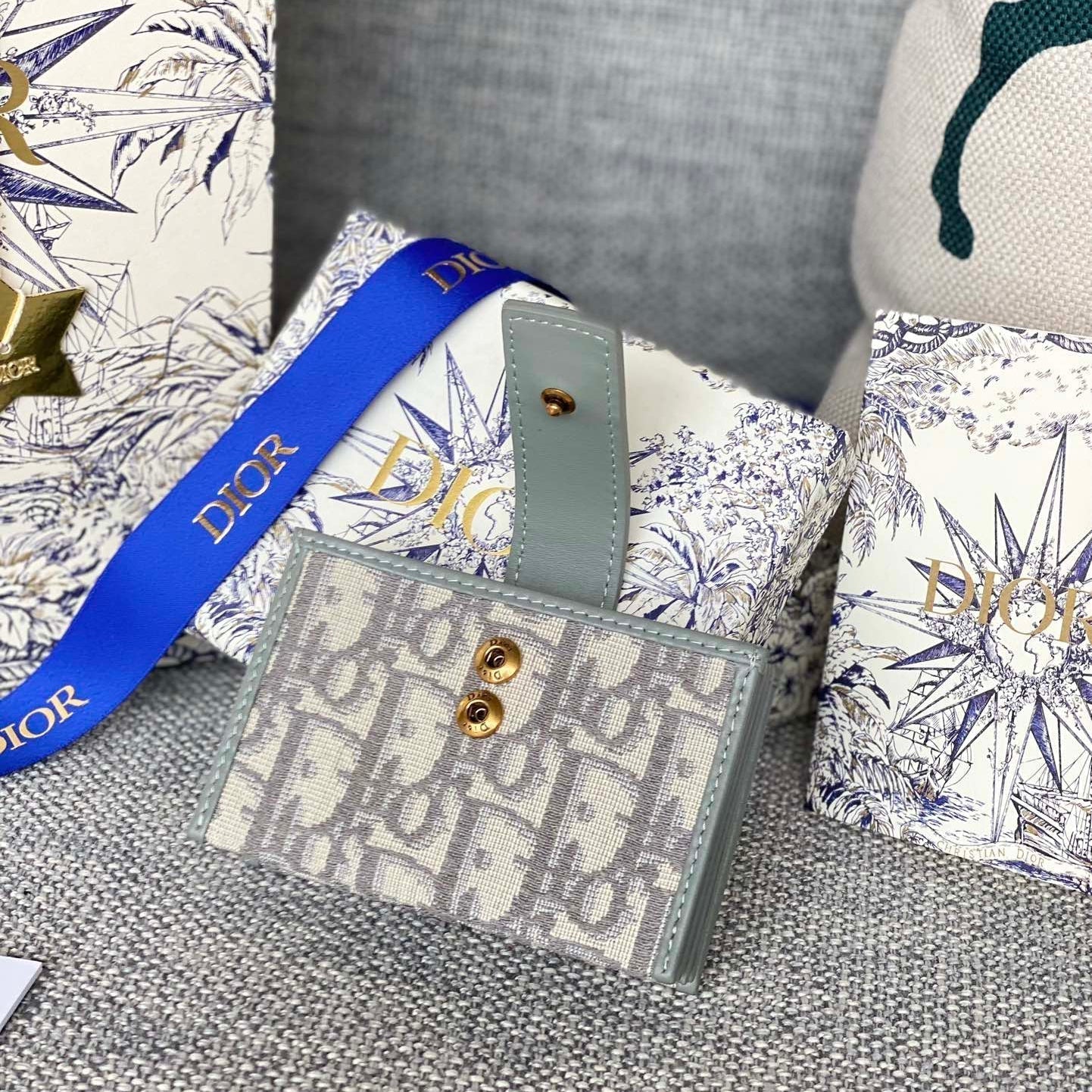 MONTAIGNE WALLET 11 IN OSLO GREY MONOGRAM OBLIQUE JACQUARD