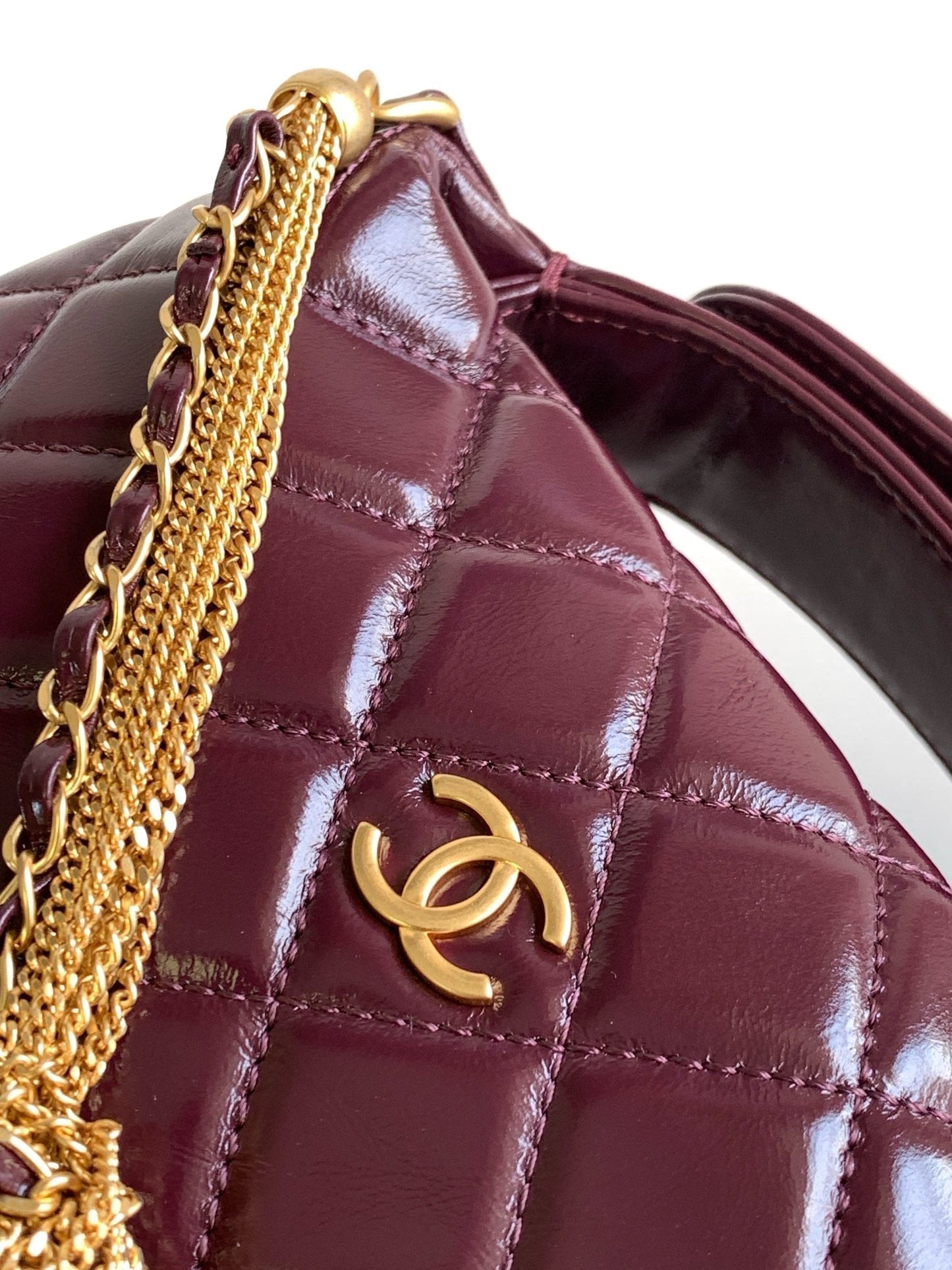 CC 16 MINI POUCH IN DARK RED WINE GRAINED CALFSKIN AND GOLD METAL