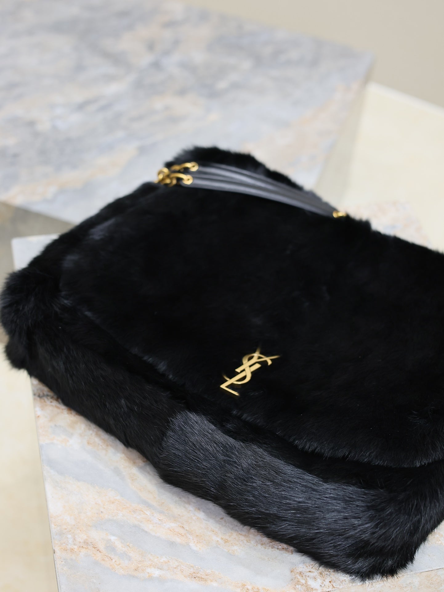 JAMIE 4.3 LARGE BAG 43 IN BLACK LAMB FUR GOLD HARDWARE
