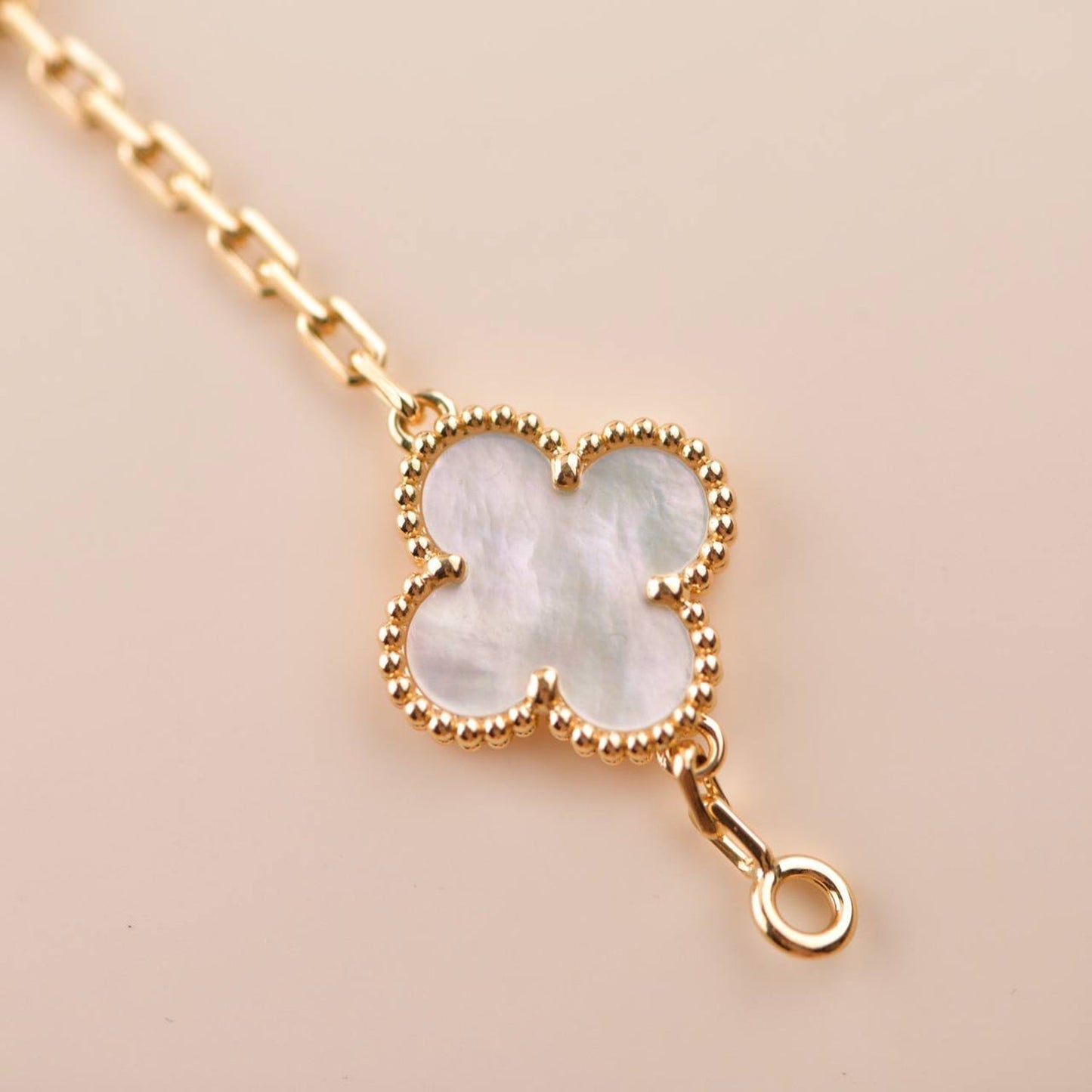 [AURORA]CLOVER  5 MOTIF WHITE MOP BRACELET