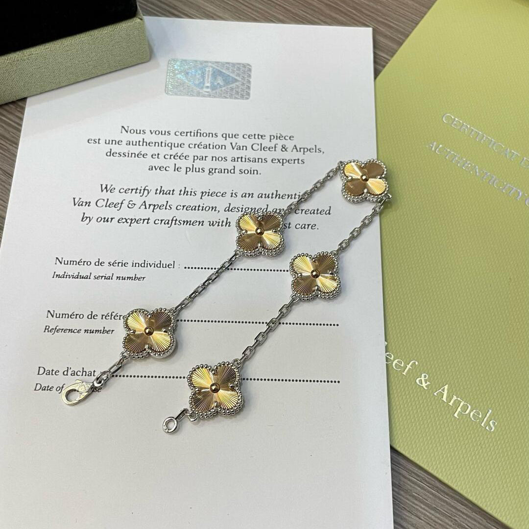 [AURORA]CLOVER  5 MOTIFS  CHRISTMAS LIMITED EDITION BRACELET