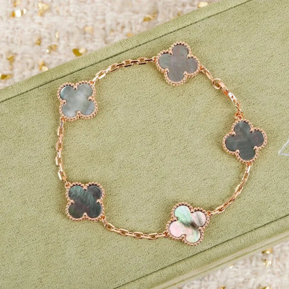 [AURORA]CLOVER 5 MOTIF GRAY MOP  BRACELET