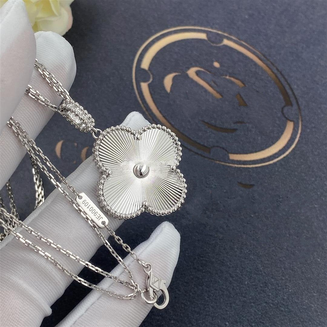 [AURORA]CLOVER 25MM SILVER BIG CLOVER NECKLACE