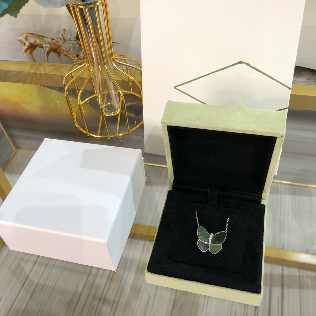 [AURORA]LARGE BUTTERFLY SILVER PENDANT DIAMOND NECKLACE