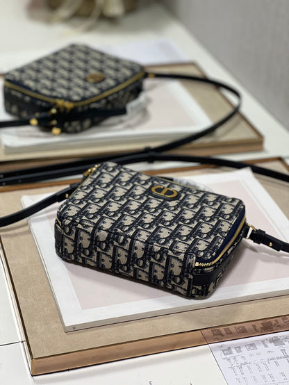 CD CARO 18CM BLUE OBLIQUE EMBROIDERY