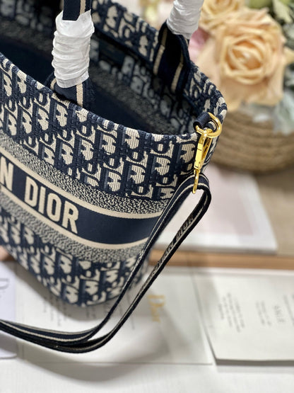 CD NEW BASKET BAG BLUE OBLIQUE EMBROIDERY