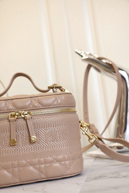 SMALL TRAVEL VANITY CASE BEIGE LAMBSKIN