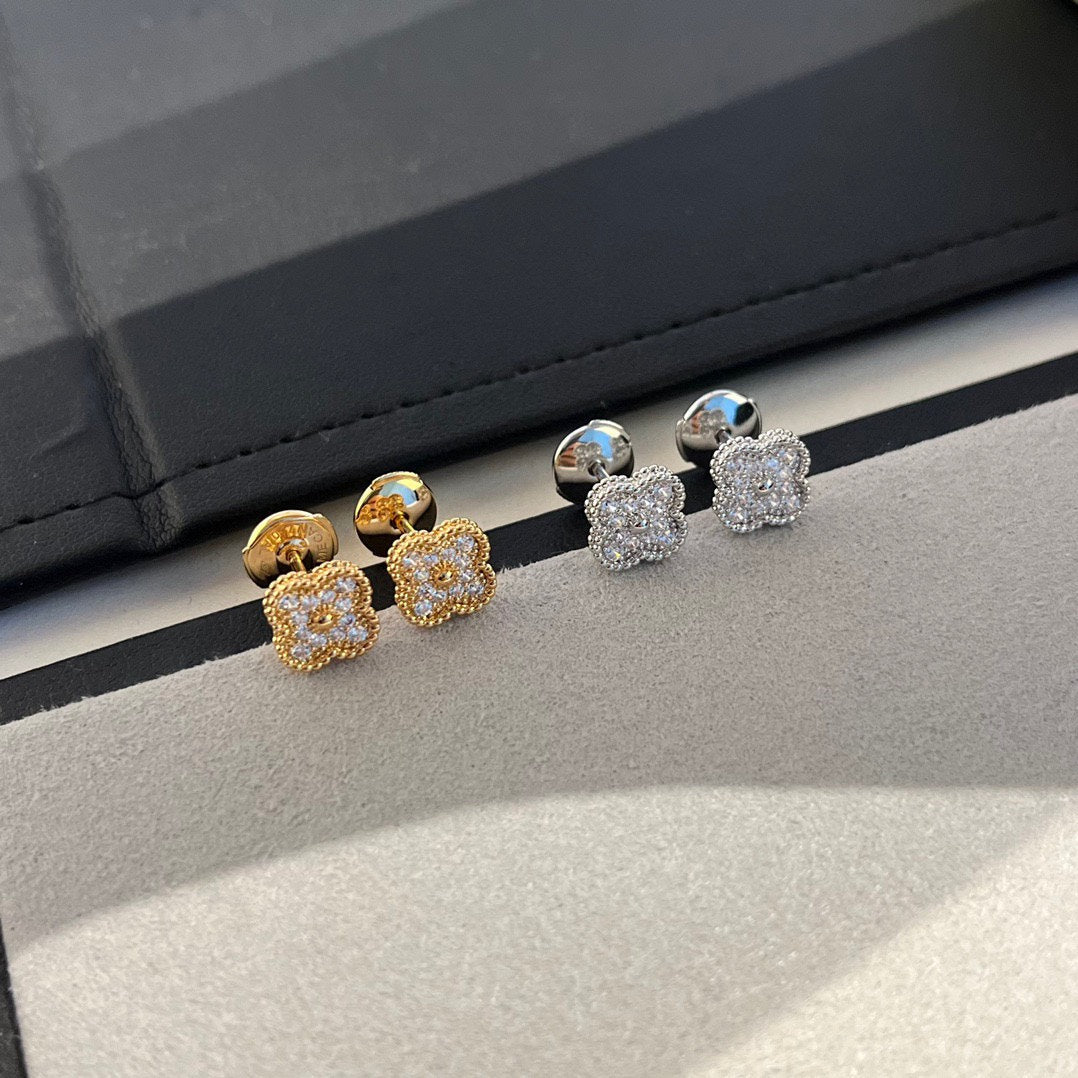[AURORA]CLOVER MINI DIAMOND STUD EARRINGS