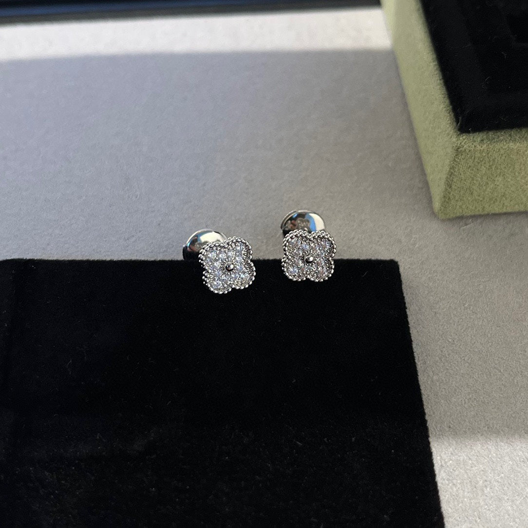 [AURORA]CLOVER MINI DIAMOND STUD EARRINGS