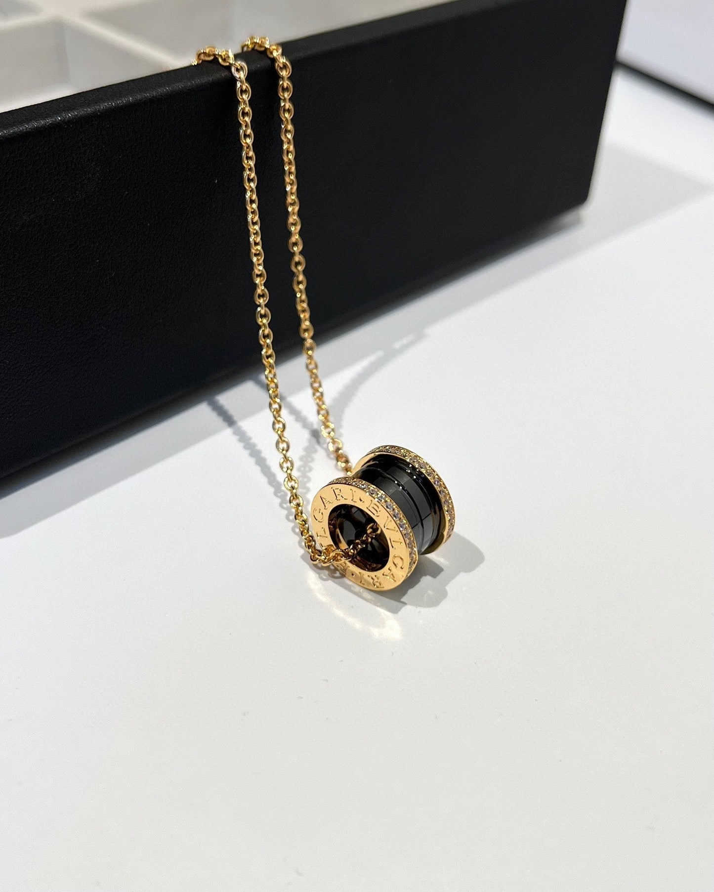 [AURORA]ZERO 1 BLACK CERAMIC DIAMOND PINK GOLD NECKLACE